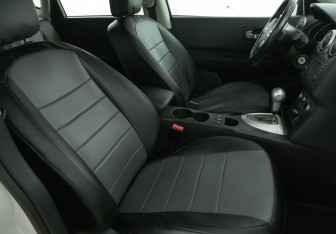 Подержанный автомобиль Nissan Qashqai 2013 года (10 фото)