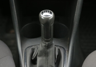 Подержанный автомобиль Volkswagen Polo Hatchback 2010 года (15 фото)