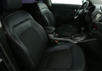 Подержанный автомобиль Kia Sportage 2015 года (10 фото)