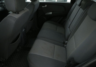 Подержанный автомобиль Kia Sportage 2009 года (11 фото)
