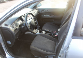 Подержанный автомобиль Mitsubishi Lancer Sedan 2005 года (10 фото)