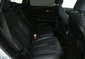 Подержанный автомобиль Hyundai Santa Fe 2022 года (11 фото)