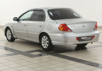 Подержанный автомобиль Kia Spectra Sedan 2008 года (2 фото)