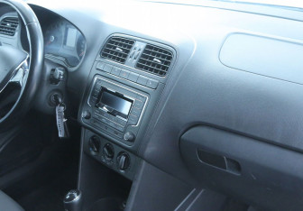 Подержанный автомобиль Volkswagen Polo Sedan 2016 года (6 фото)