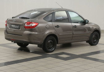 Подержанный автомобиль LADA (ВАЗ) Granta Liftback 2018 года (4 фото)