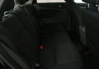 Подержанный автомобиль Ford Focus Hatchback 2010 года (11 фото)