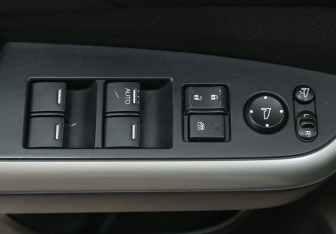 Подержанный автомобиль Honda CR-V 2013 года (20 фото)