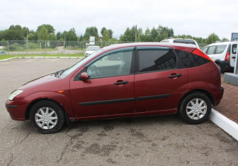 Подержанный автомобиль Ford Focus Hatchback 2002 года (4 фото)