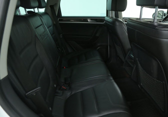 Подержанный автомобиль Volkswagen Touareg 2013 года (11 фото)