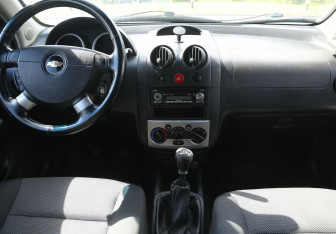 Подержанный автомобиль Chevrolet Aveo Hatchback 2006 года (12 фото)