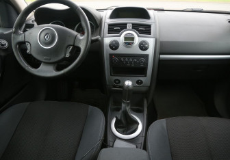 Подержанный автомобиль Renault Megane Sedan 2009 года (12 фото)