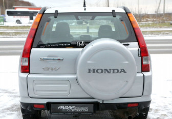 Подержанный автомобиль Honda CR-V 2004 года (5 фото)
