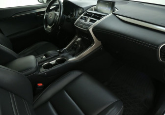 Подержанный автомобиль Lexus NX 2017 года (9 фото)