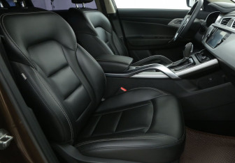 Подержанный автомобиль Geely Atlas 2019 года (10 фото)