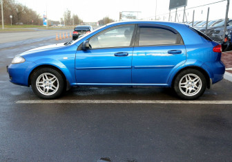 Подержанный автомобиль Chevrolet Lacetti Hatchback 2011 года (8 фото)