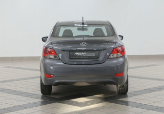 Подержанный автомобиль Hyundai Solaris Sedan 2013 года (5 фото)