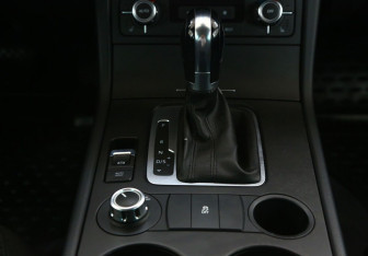 Подержанный автомобиль Volkswagen Touareg 2013 года (10 фото)