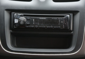 Подержанный автомобиль Renault Logan Sedan 2015 года (13 фото)