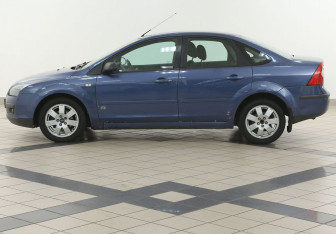 Подержанный автомобиль Ford Focus Sedan 2006 года (7 фото)