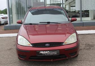 Подержанный автомобиль Ford Focus Hatchback 2002 года (2 фото)