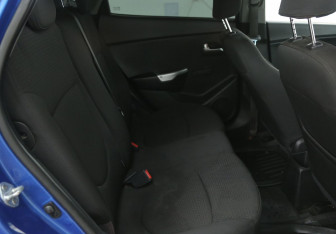 Подержанный автомобиль Kia Rio Hatchback 2013 года (10 фото)