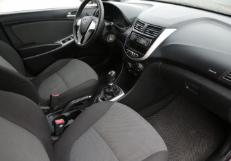 Подержанный автомобиль Hyundai Solaris Sedan 2012 года (9 фото)