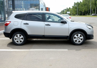 Подержанный автомобиль Nissan Qashqai+2 2012 года (7 фото)