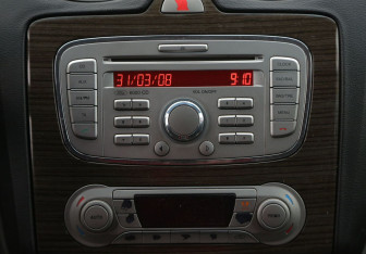 Подержанный автомобиль Ford Focus Hatchback 2008 года (13 фото)