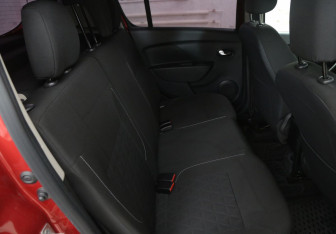 Подержанный автомобиль Renault Sandero 2018 года (11 фото)