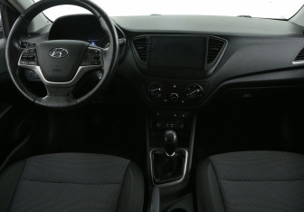 Подержанный автомобиль Hyundai Solaris Sedan 2017 года (12 фото)