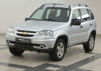 Подержанный автомобиль Chevrolet Niva 2011 года (8 фото)