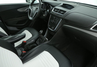 Подержанный автомобиль Opel Mokka 2013 года (9 фото)