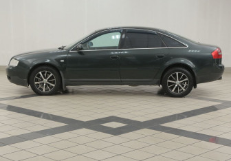 Подержанный автомобиль Audi A6 Sedan 2002 года (7 фото)