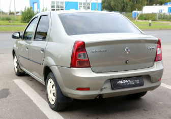 Подержанный автомобиль Renault Logan Sedan 2011 года (4 фото)