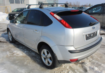 Подержанный автомобиль Ford Focus Hatchback 2005 года (5 фото)