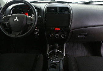 Подержанный автомобиль Mitsubishi ASX 2013 года (9 фото)