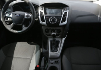 Подержанный автомобиль Ford Focus Wagon 2012 года (12 фото)