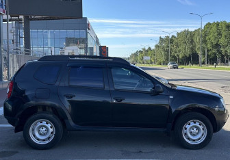 Подержанный автомобиль Renault Duster 2013 года (3 фото)