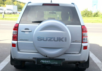 Подержанный автомобиль Suzuki Grand Vitara 2008 года (5 фото)