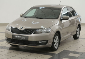 Подержанный автомобиль Skoda Rapid Liftback 2018 года (7 фото)