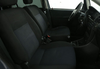 Подержанный автомобиль Opel Zafira Compactvan 2004 года (10 фото)