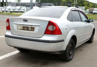 Подержанный автомобиль Ford Focus Sedan 2007 года (6 фото)