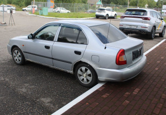 Подержанный автомобиль Hyundai Accent Sedan 2003 года (5 фото)