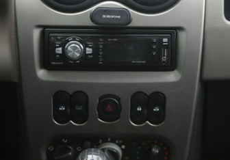 Подержанный автомобиль Renault Logan Sedan 2011 года (13 фото)