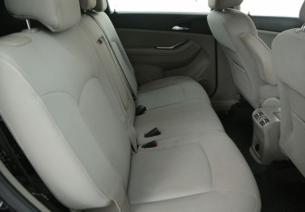 Подержанный автомобиль Chevrolet Orlando 2011 года (11 фото)