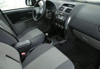 Подержанный автомобиль Suzuki SX4 Hatchback 2007 года (9 фото)