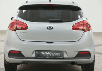 Подержанный автомобиль Kia Ceed Hatchback 2012 года (3 фото)