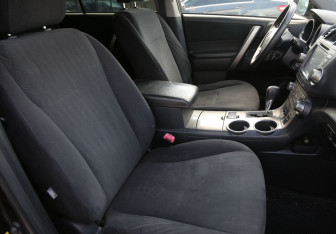 Подержанный автомобиль Toyota Highlander 2012 года (10 фото)