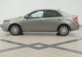 Подержанный автомобиль Kia Cerato Sedan 2010 года (7 фото)