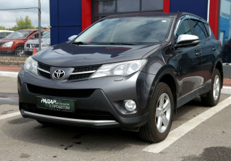Подержанный автомобиль Toyota RAV4 2013 года (3 фото)